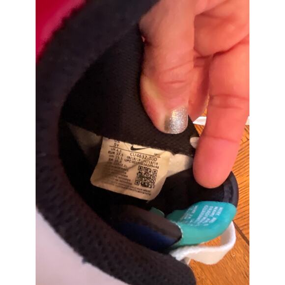 Nike Air Force One Low crayon white sneaker size 5 - Picture 6 of 7